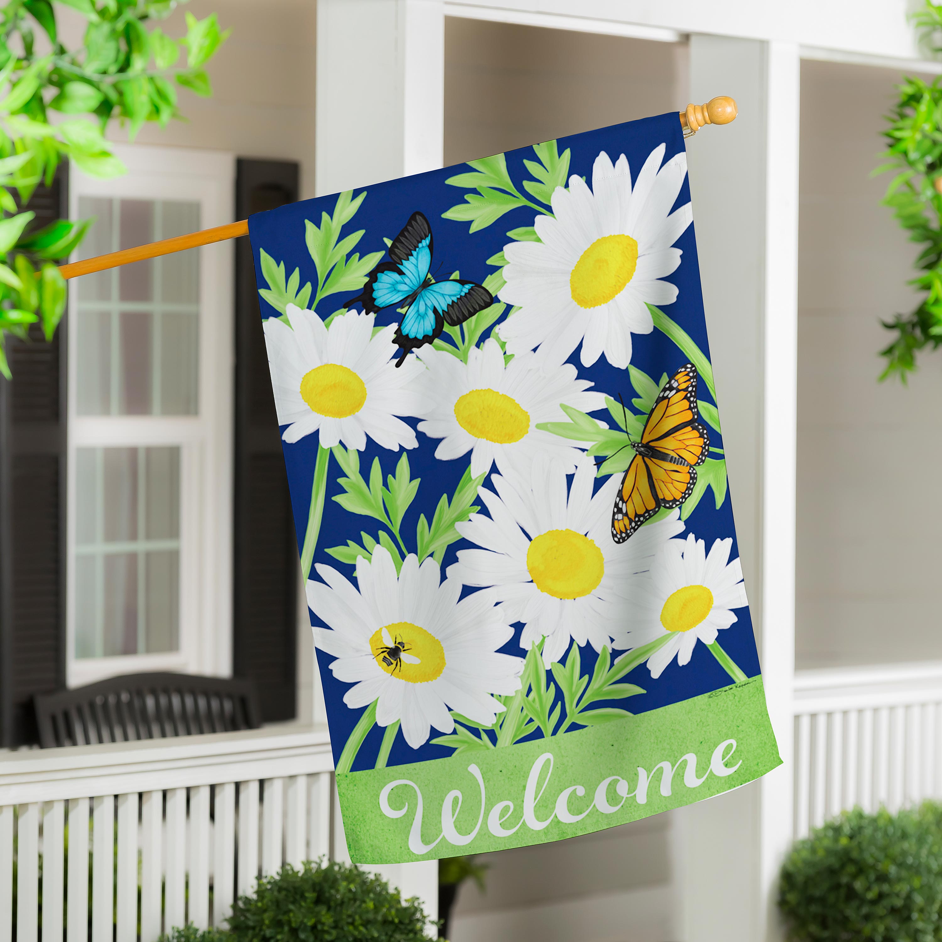 Daisy House Suede House Flag - Sports Collectibles, Sports Memorabilia, Sports Fan Shop, Sports Gifts
