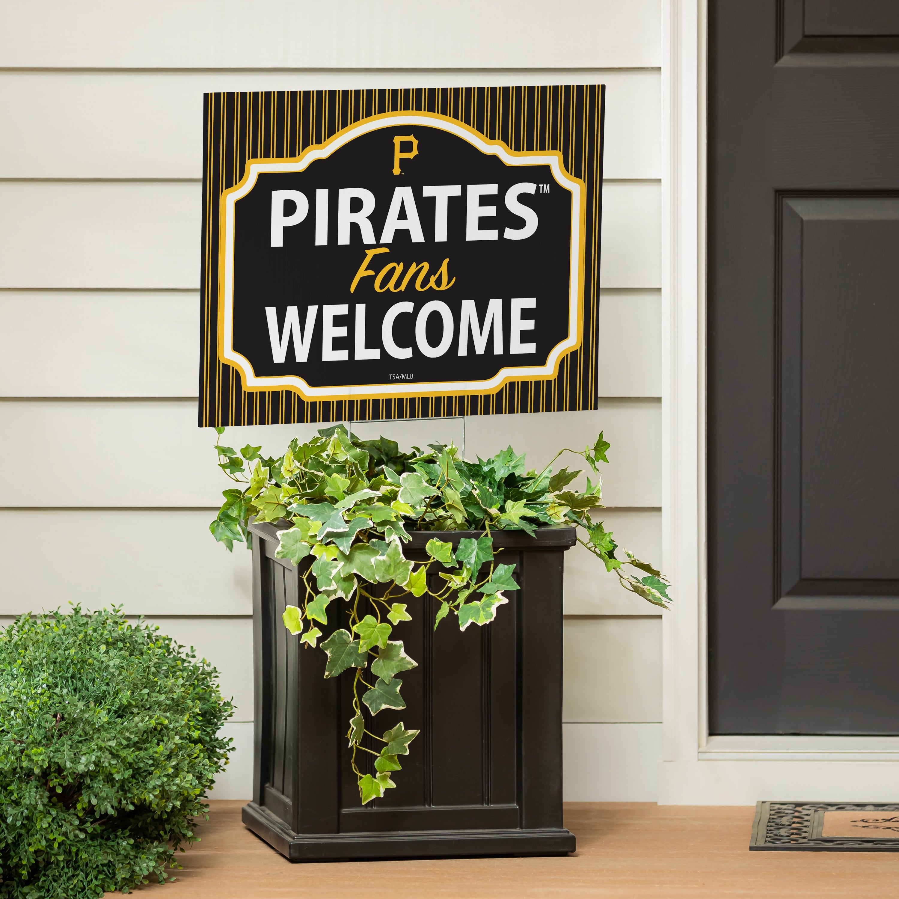 Pittsburgh Pirates Coroplast Yard Sign, "Fans Welcome"
