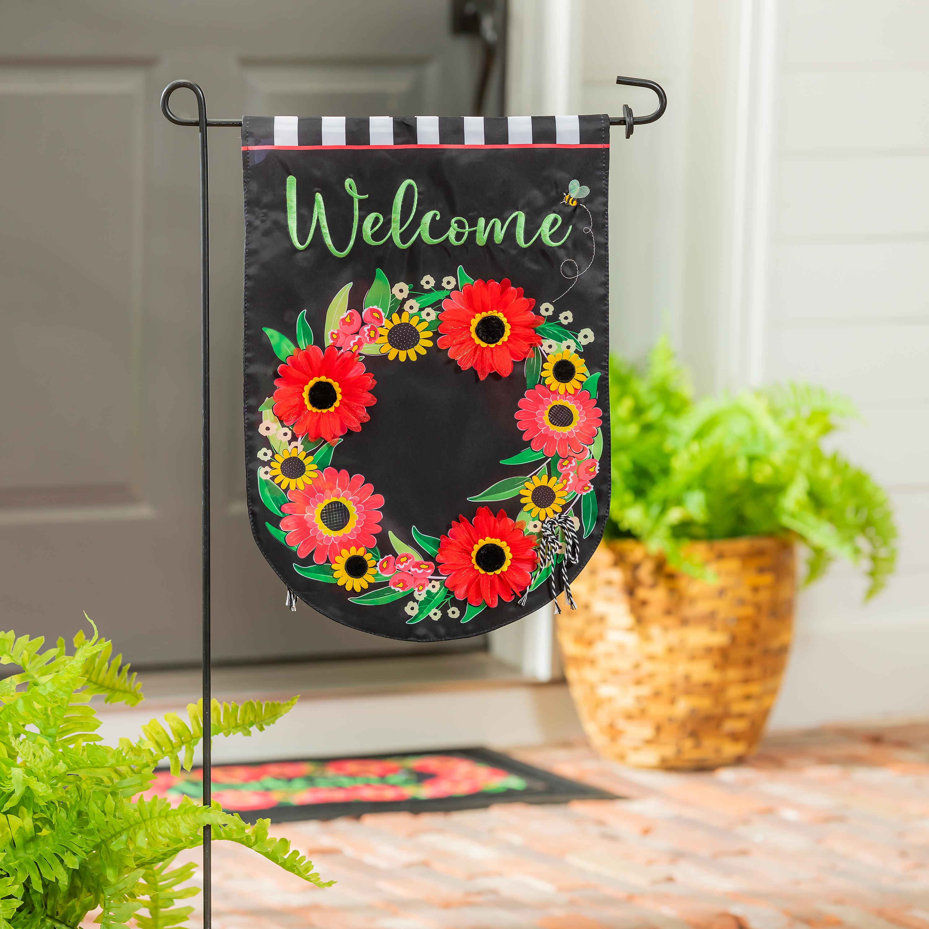 Welcome Wreath Applique Garden Flag - Sports Collectibles, Sports Memorabilia, Sports Fan Shop, Sports Gifts