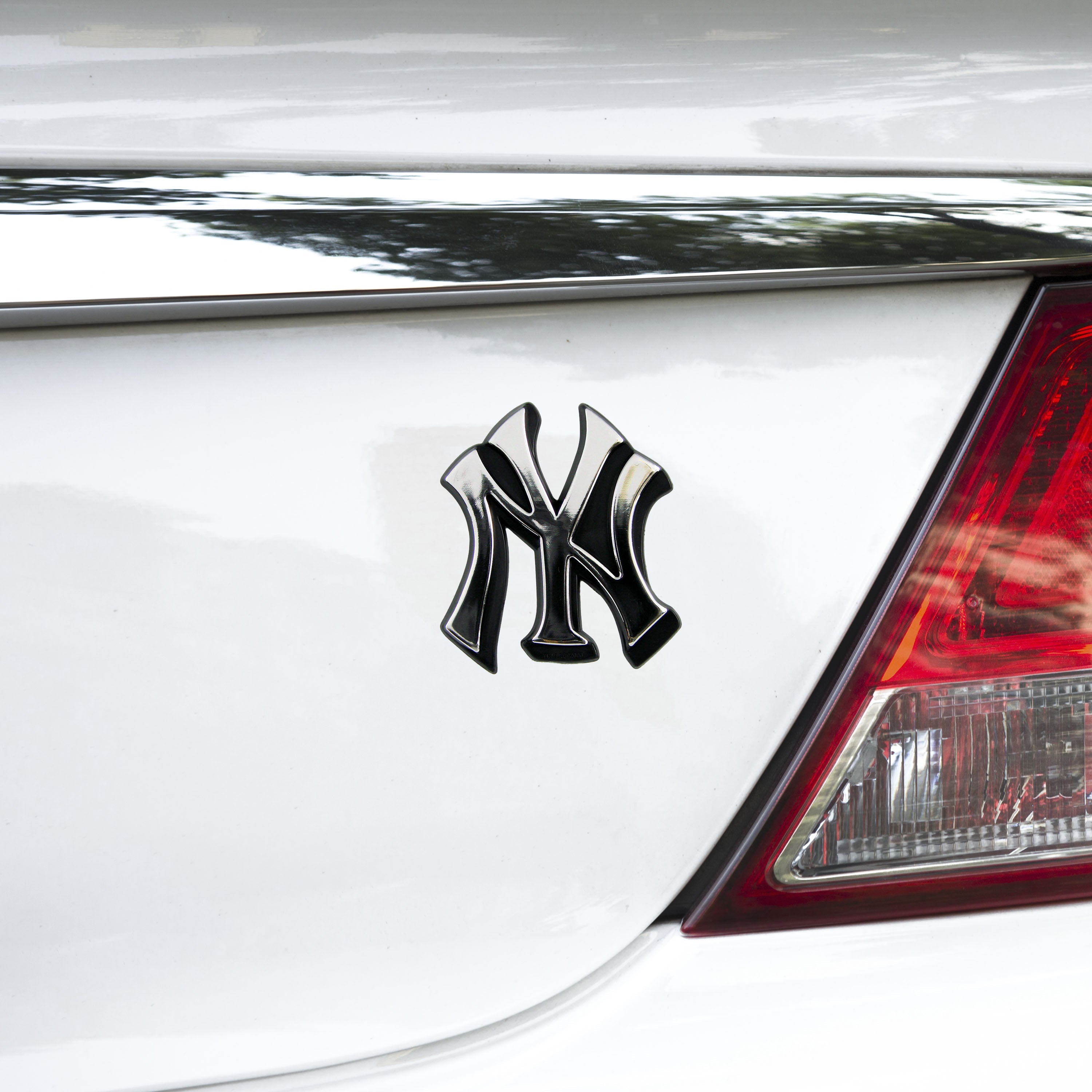 MLB - New York Yankees Plastic Chrome Emblem - Sports Gifts, Sports Memorabilia, Sports Collectibles, Fan Shop