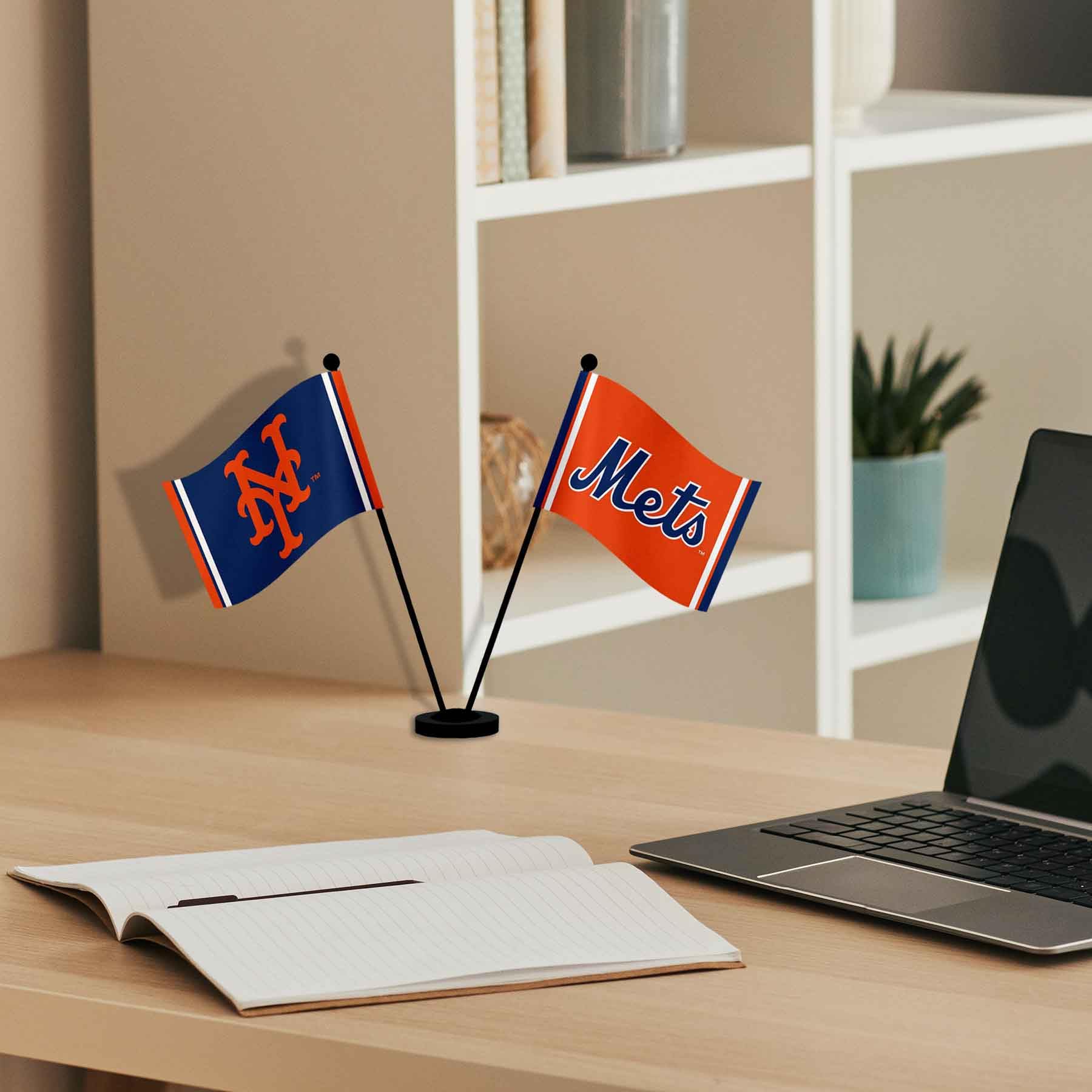 WinCraft New York Mets Desk and Table Top Flags - Sports Collectibles, Sports Memorabilia, Sports Fan Shop, Sports Gifts