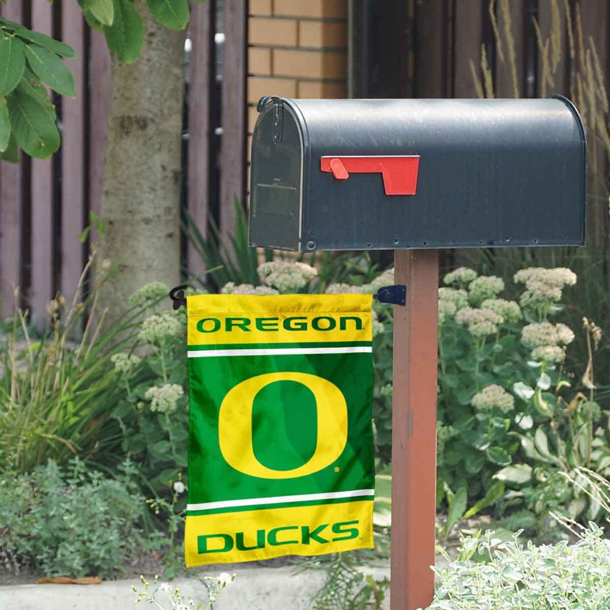 Oregon Ducks Garden Flag and Mailbox Post Pole Mount Holder Set - Sports Collectibles, Sports Memorabilia, Sports Fan Shop, Sports Gifts