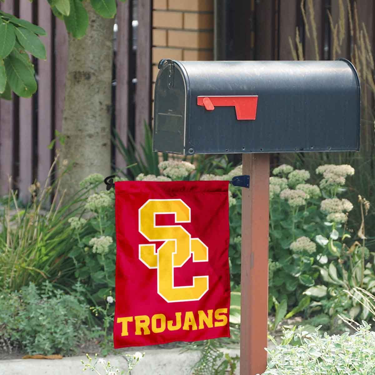 USC Trojans New SC Logo Garden Flag and Mailbox Post Pole Mount Holder Set - Sports Collectibles, Sports Memorabilia, Sports Fan Shop, Sports Gifts