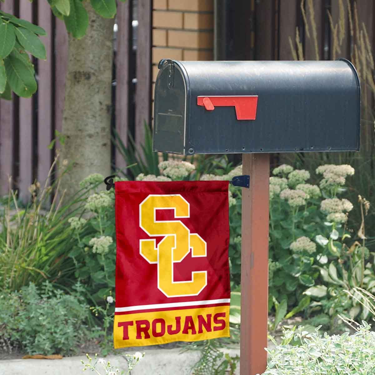 USC Trojans Garden Flag and Mailbox Post Pole Mount Holder Set - Sports Collectibles, Sports Memorabilia, Sports Fan Shop, Sports Gifts