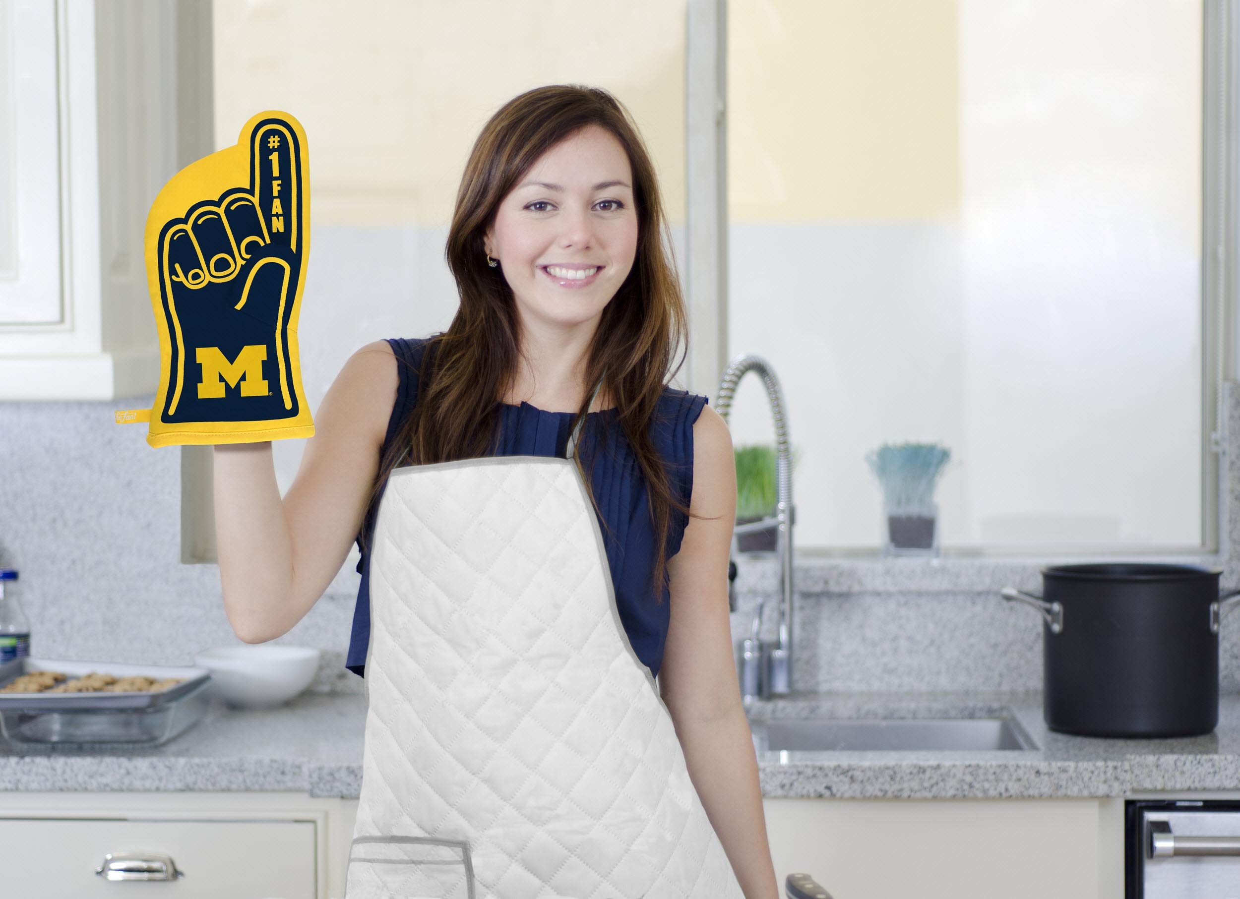 YouTheFan NCAA Michigan Wolverines #1 Oven Mitt , 13.25" x 6.5" - Sports Collectibles, Sports Memorabilia, Sports Fan Shop, Sports Gifts