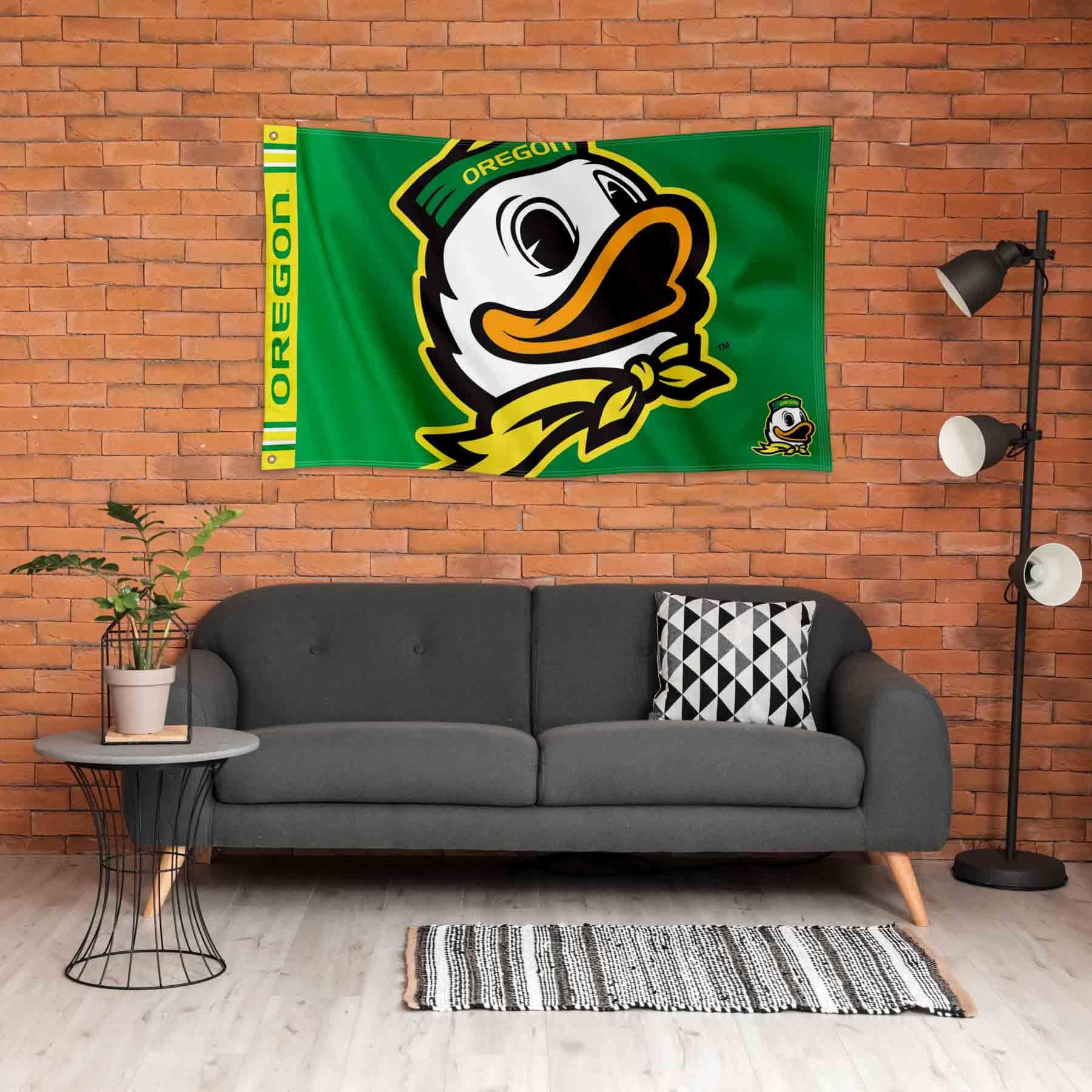 College Flags & Banners Co. Oregon Bold Mascot Logo Premium Flag - Sports Collectibles, Sports Memorabilia, Sports Fan Shop, Sports Gifts