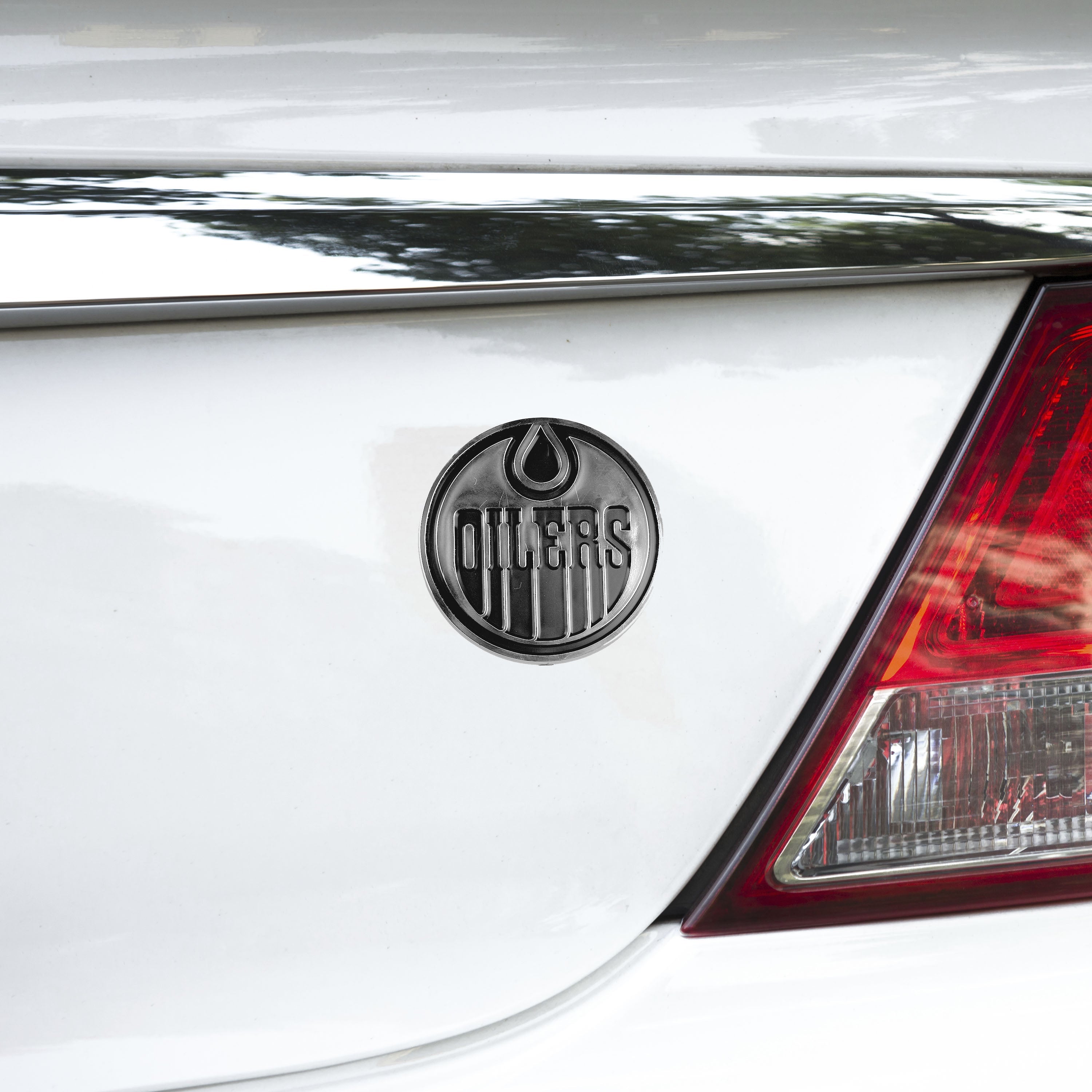 NHL - Edmonton Oilers Plastic Chrome Emblem - Sports Gifts, Sports Memorabilia, Sports Collectibles, Fan Shop