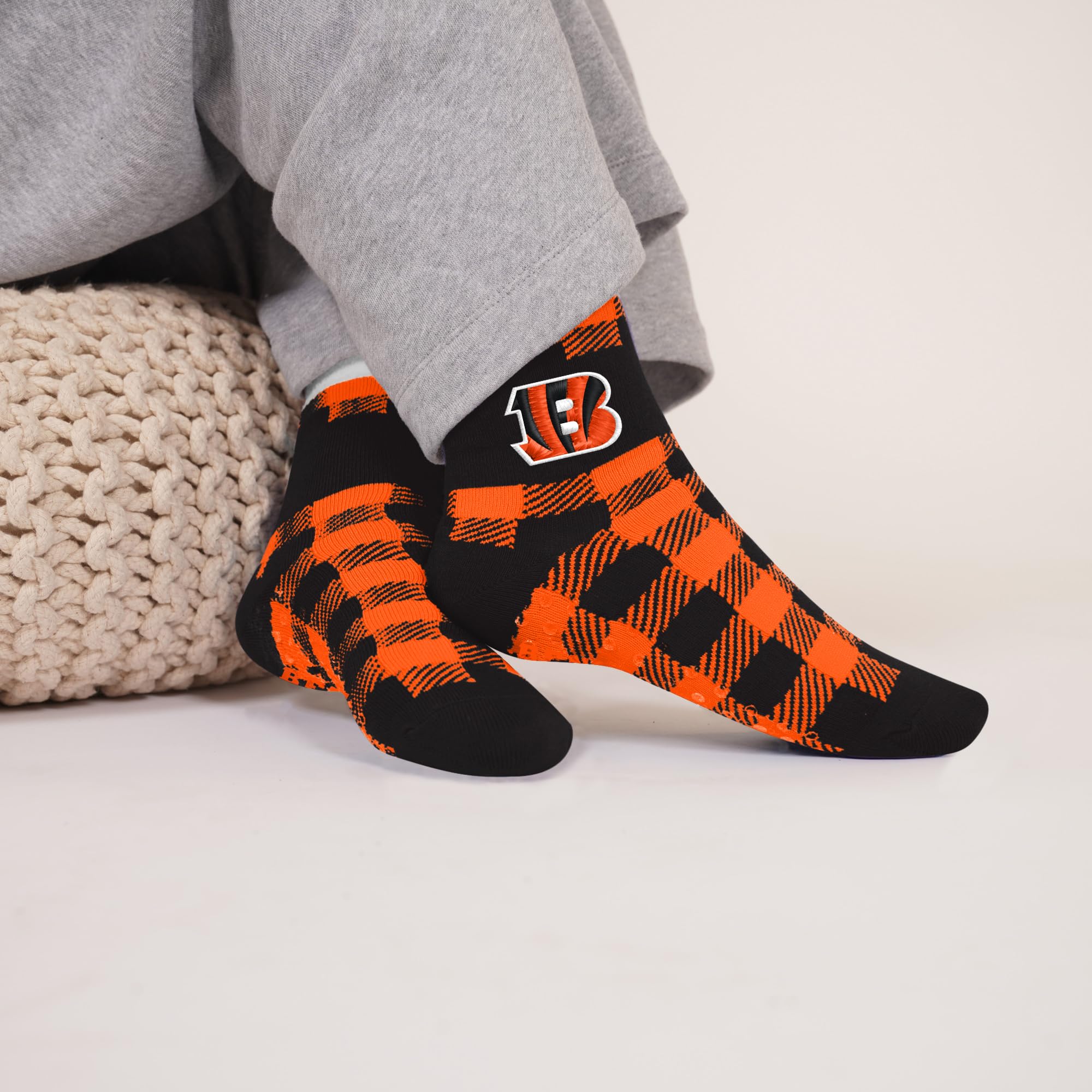 For Bare Feet NFL CINCINNATI BENGALS Cozy Buff Plush Cabin Sock Team Color OSFM - Sports Gifts, Sports Memorabilia, Sports Collectibles, Fan Shop