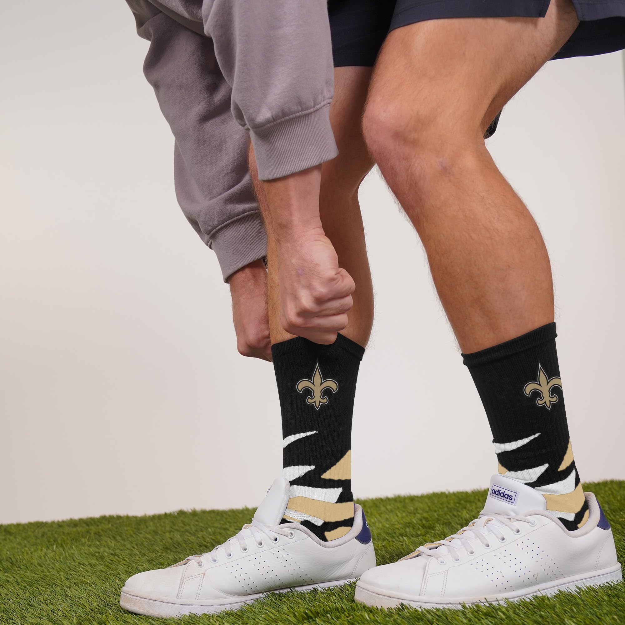 For Bare Feet NFL NEW ORLEANS SAINTS Shattered Camo Crew Sock Team Color Large - Sports Gifts, Sports Memorabilia, Sports Collectibles, Fan Shop
