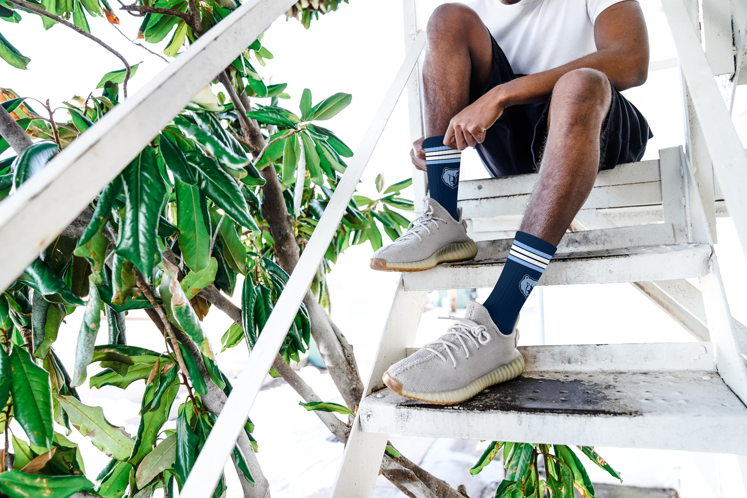 For Bare Feet NBA MEMPHIS GRIZZLIES 4 Stripe Deuce Crew Sock Team Color Large