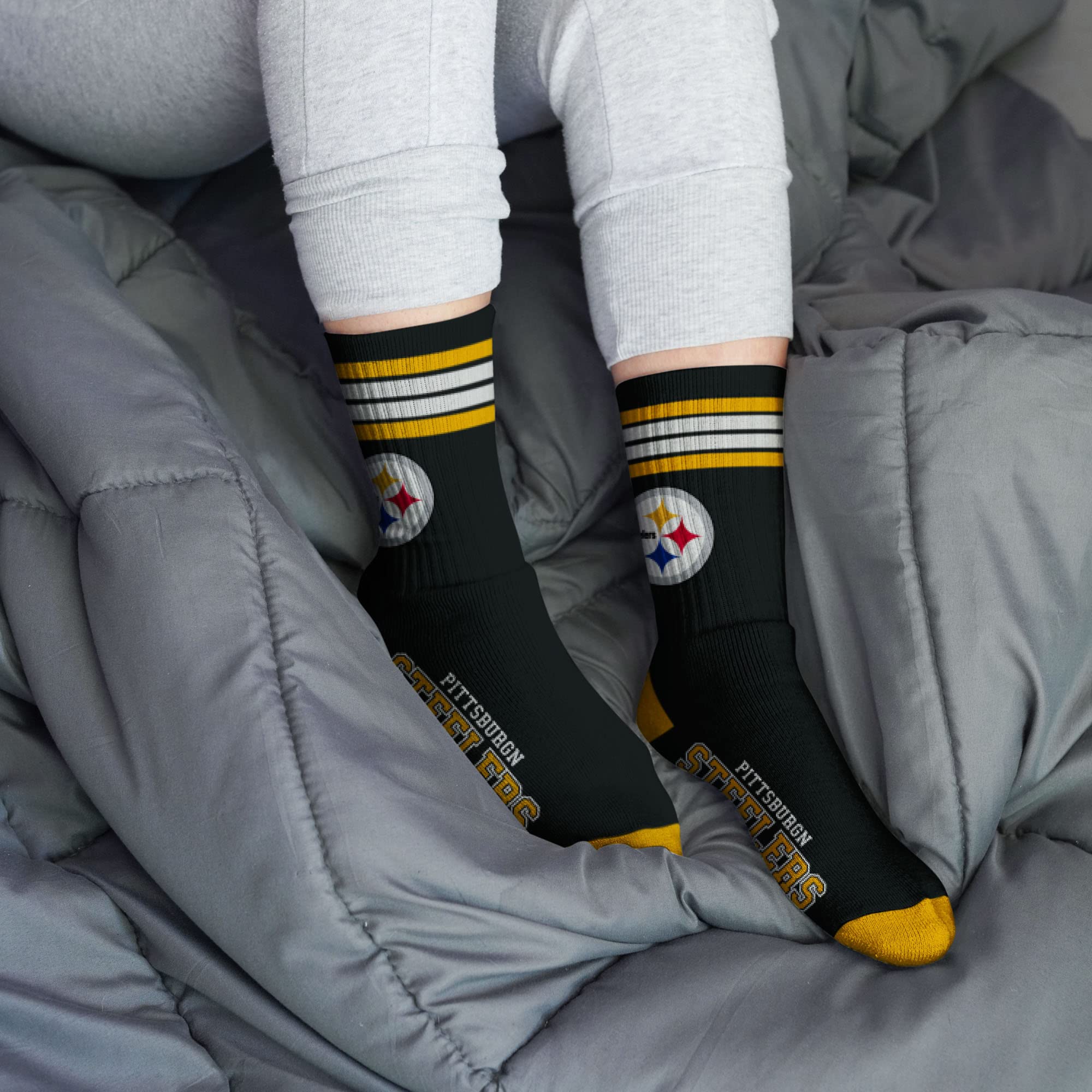 For Bare Feet NFL Youth 4 Stripe Deuce Crew Sock, Pittsburgh Steelers, One Size - Sports Gifts, Sports Memorabilia, Sports Collectibles, Fan Shop