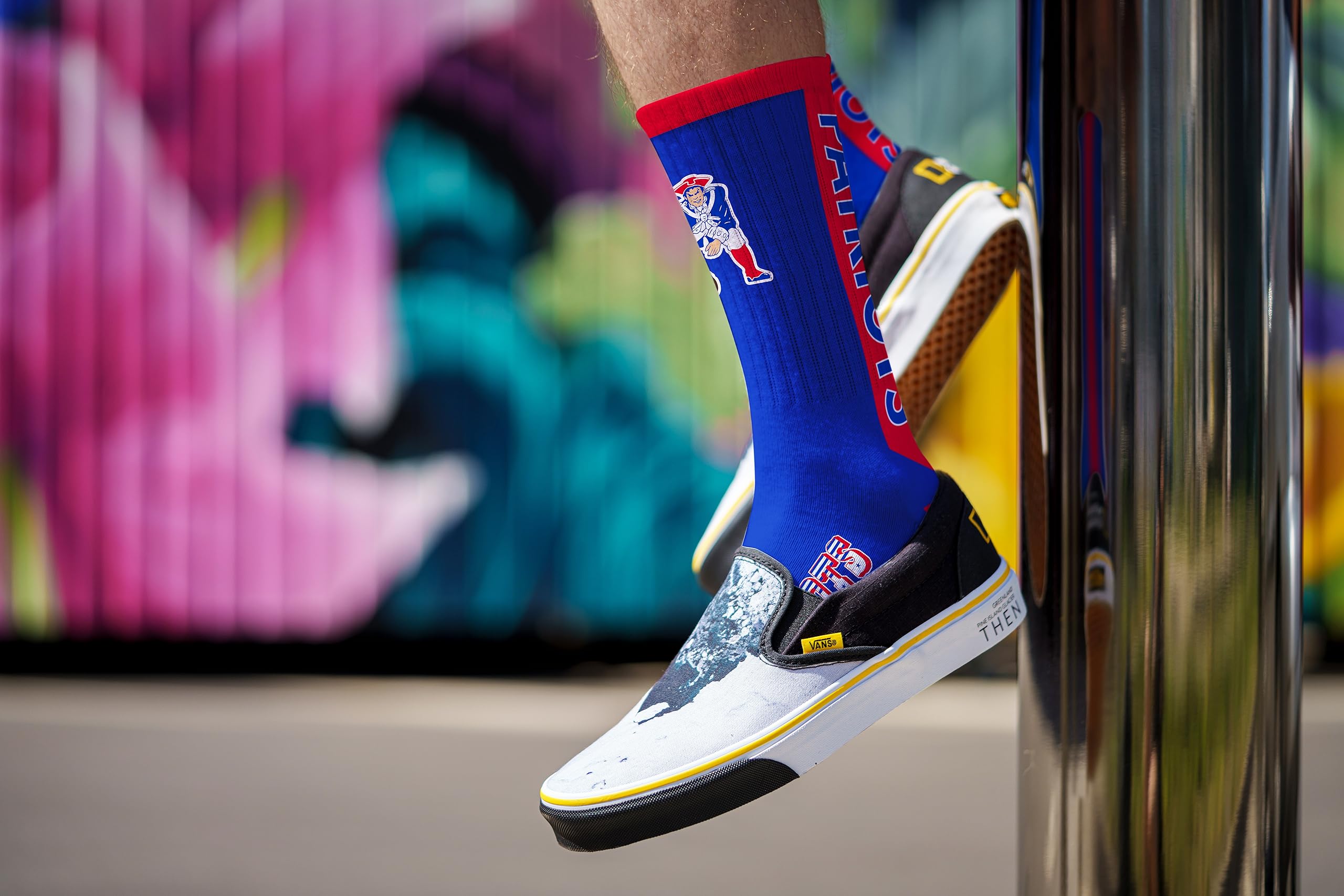 For Bare Feet NFL Classic NEW ENGLAND PATRIOTS MVP Crew Sock Team Color Large - Sports Gifts, Sports Memorabilia, Sports Collectibles, Fan Shop