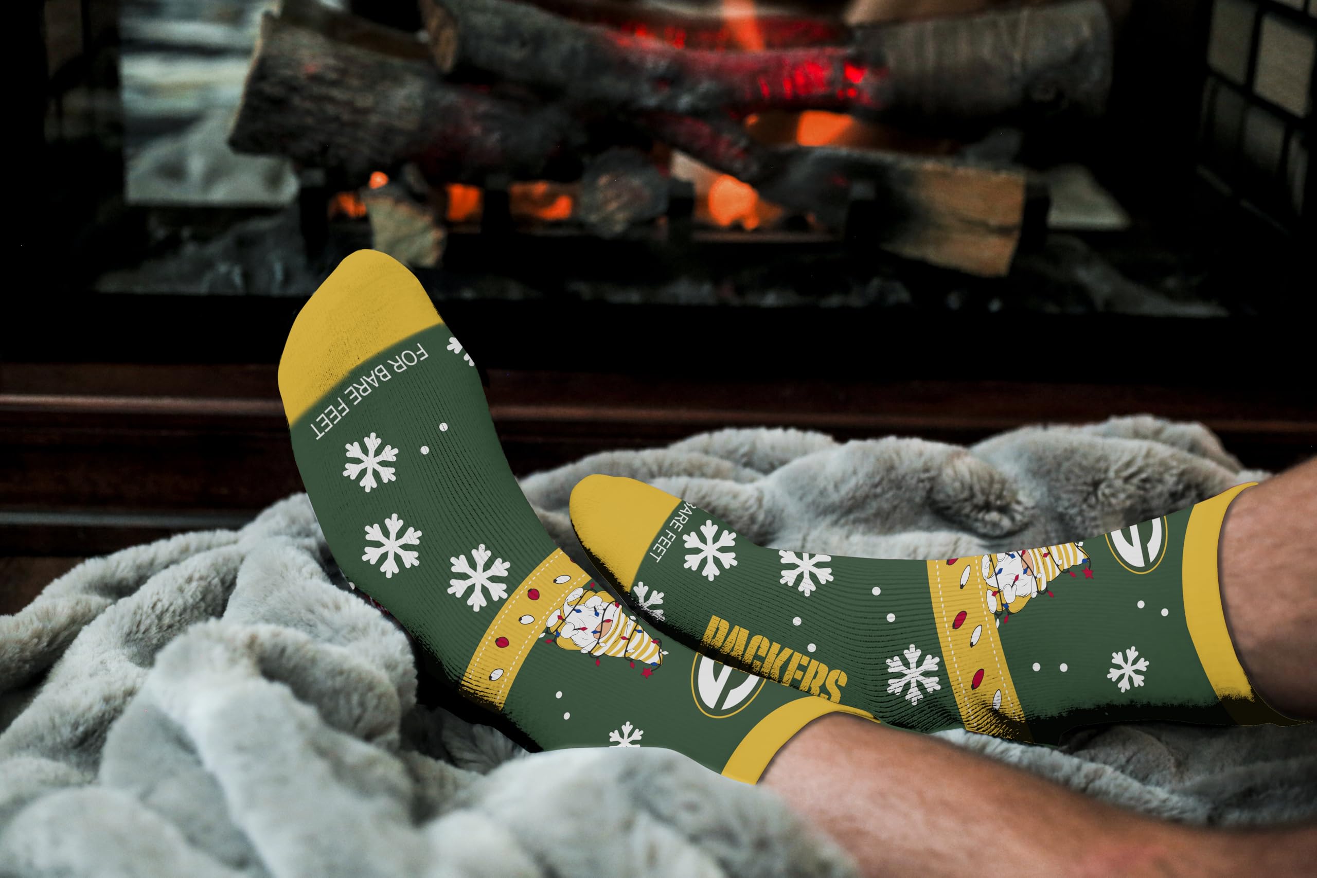 For Bare Feet NFL GREEN BAY PACKERS Holiday Sweater Gnome Team Colors Large - Sports Gifts, Sports Memorabilia, Sports Collectibles, Fan Shop