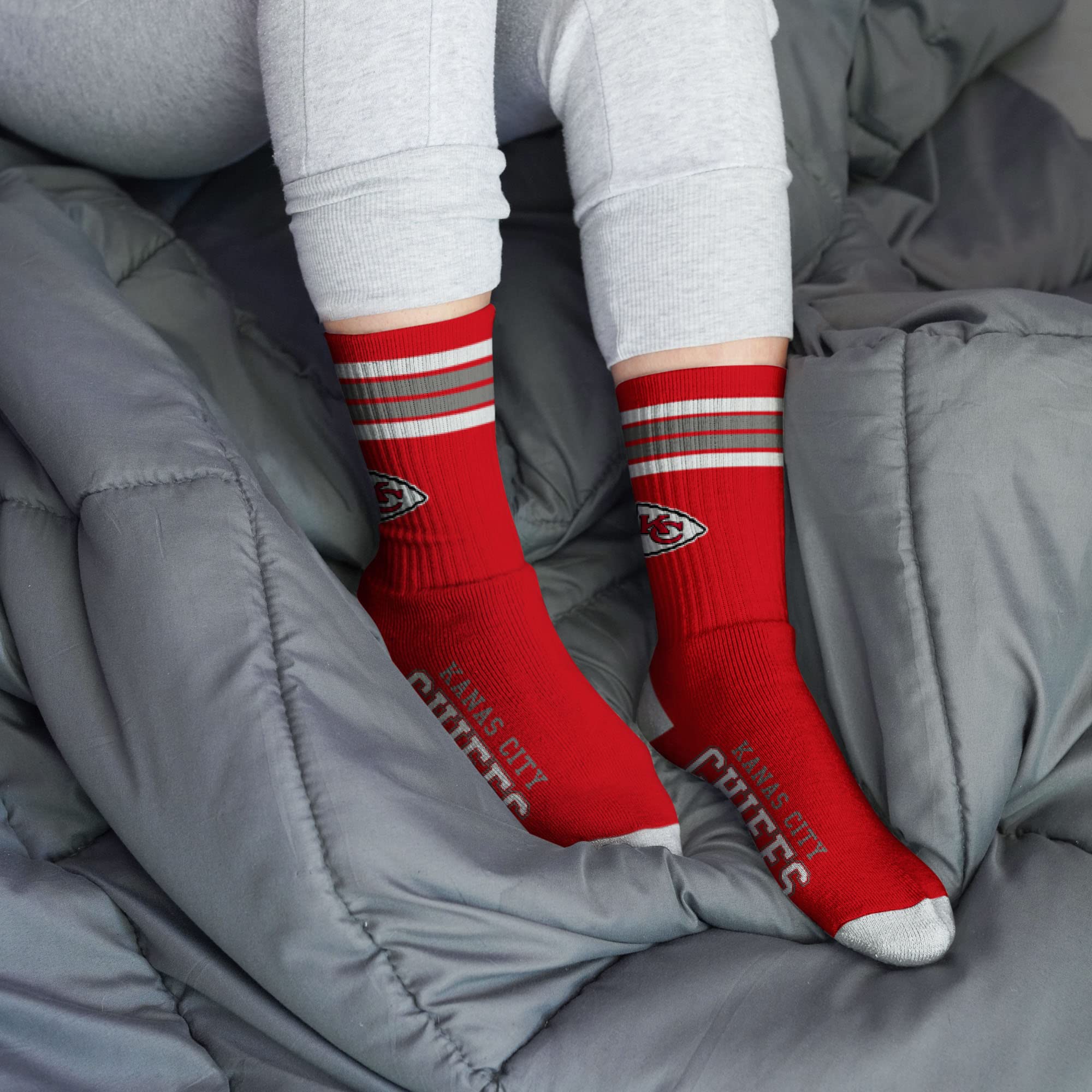 For Bare Feet NFL Youth 4 Stripe Deuce Crew Sock, Kansas City Chiefs, One Size - Sports Gifts, Sports Memorabilia, Sports Collectibles, Fan Shop