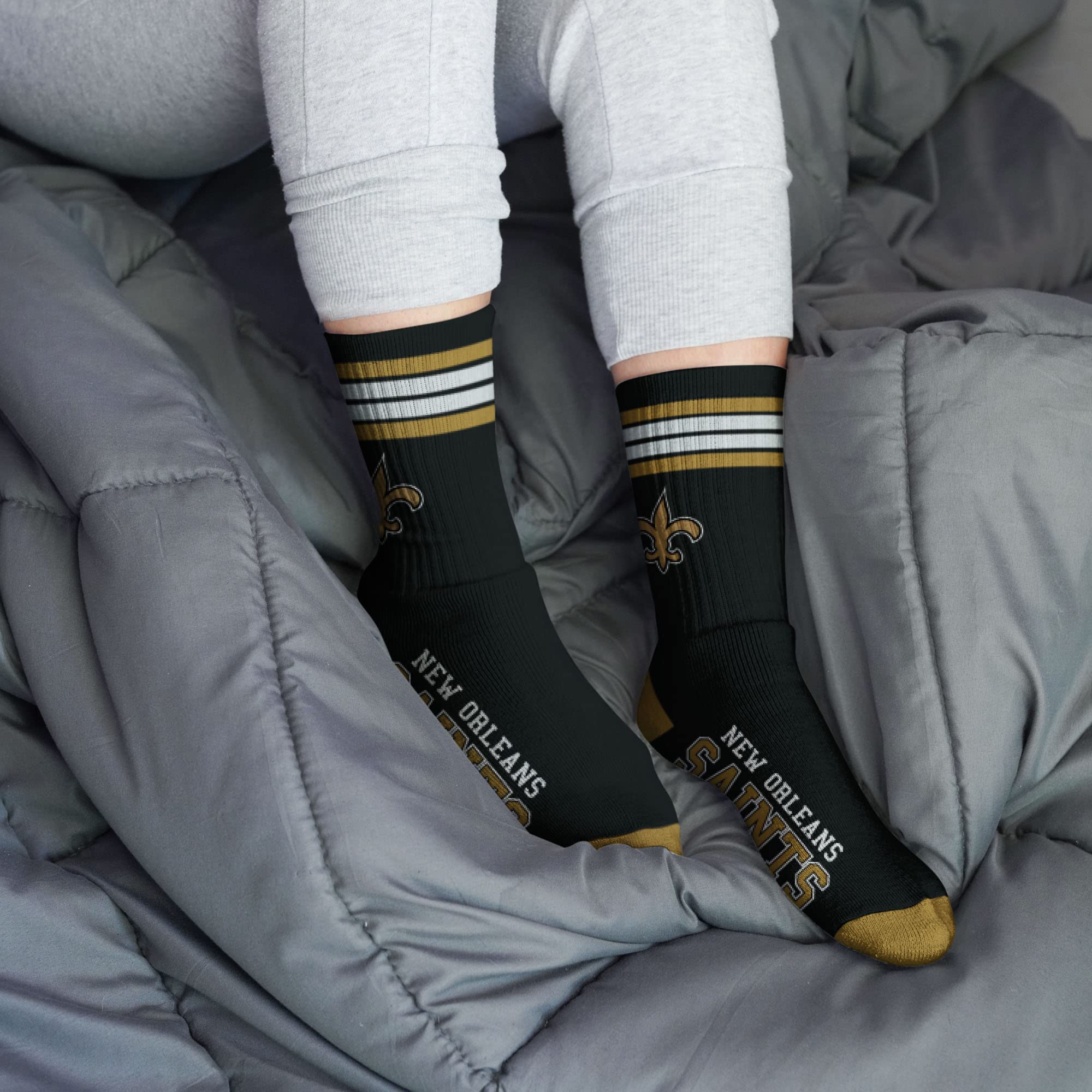 For Bare Feet NFL Youth 4 Stripe Deuce Crew Sock, New Orleans Saints, One Size - Sports Gifts, Sports Memorabilia, Sports Collectibles, Fan Shop
