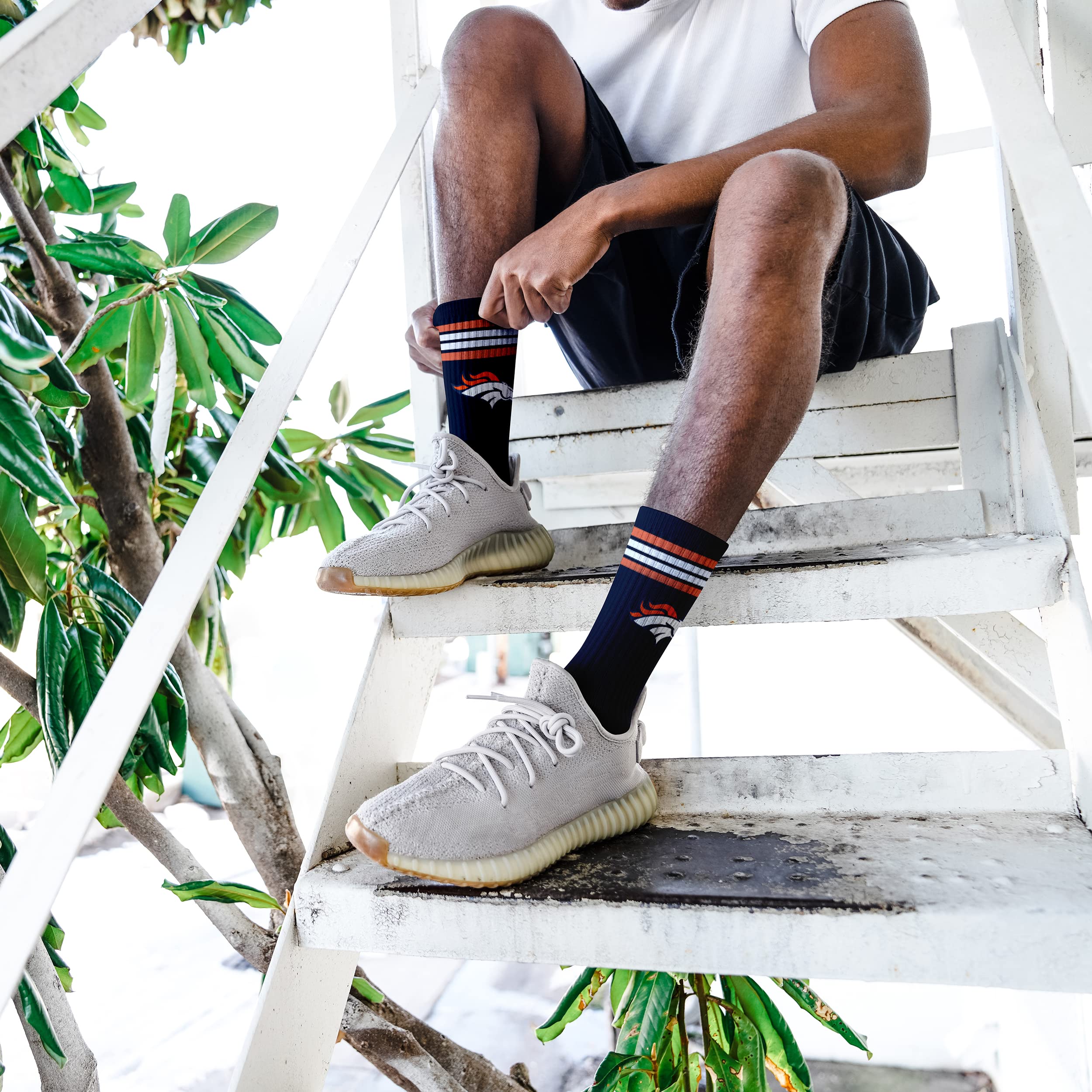 For Bare Feet NFL Youth 4 Stripe Deuce Crew Sock, Denver Broncos, One Size - Sports Gifts, Sports Memorabilia, Sports Collectibles, Fan Shop