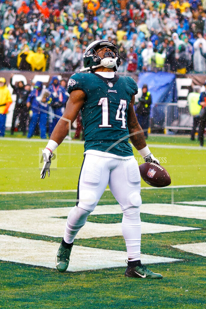 Kenneth Gainwell Touchdown Celebration Philadelphia Eagles Football Photo - Sports Collectibles, Sports Memorabilia, Sports Fan Shop, Sports Gifts
