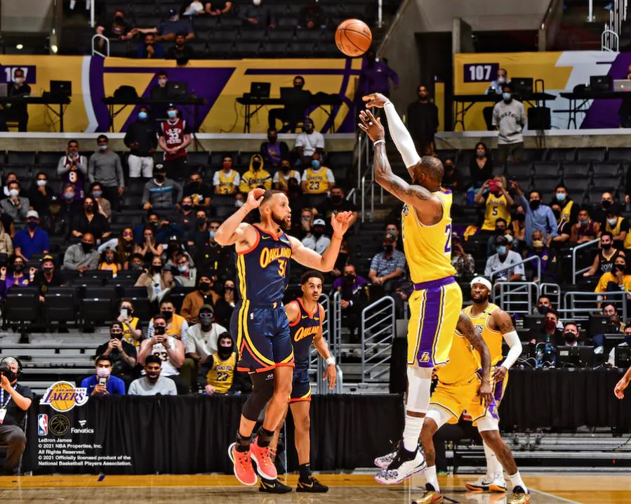 LeBron James v. Steph Curry Game-Winning Shot 2021 Play-In Tournament 8" x 10" Basketball Photo - Sports Collectibles, Sports Memorabilia, Sports Fan Shop, Sports Gifts