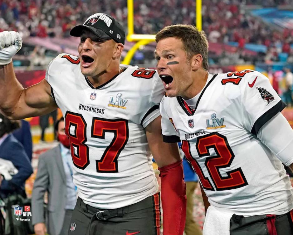 Tom Brady & Rob Gronkowski Super Bowl LV Champions Tampa Bay Buccaneers 8" x 10" Football Photo - Sports Collectibles, Sports Memorabilia, Sports Fan Shop, Sports Gifts