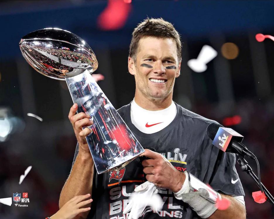 Tom Brady Super Bowl Champions Lombardi Trophy Tampa Bay Buccaneers 8" x 10" Football Photo - Sports Collectibles, Sports Memorabilia, Sports Fan Shop, Sports Gifts