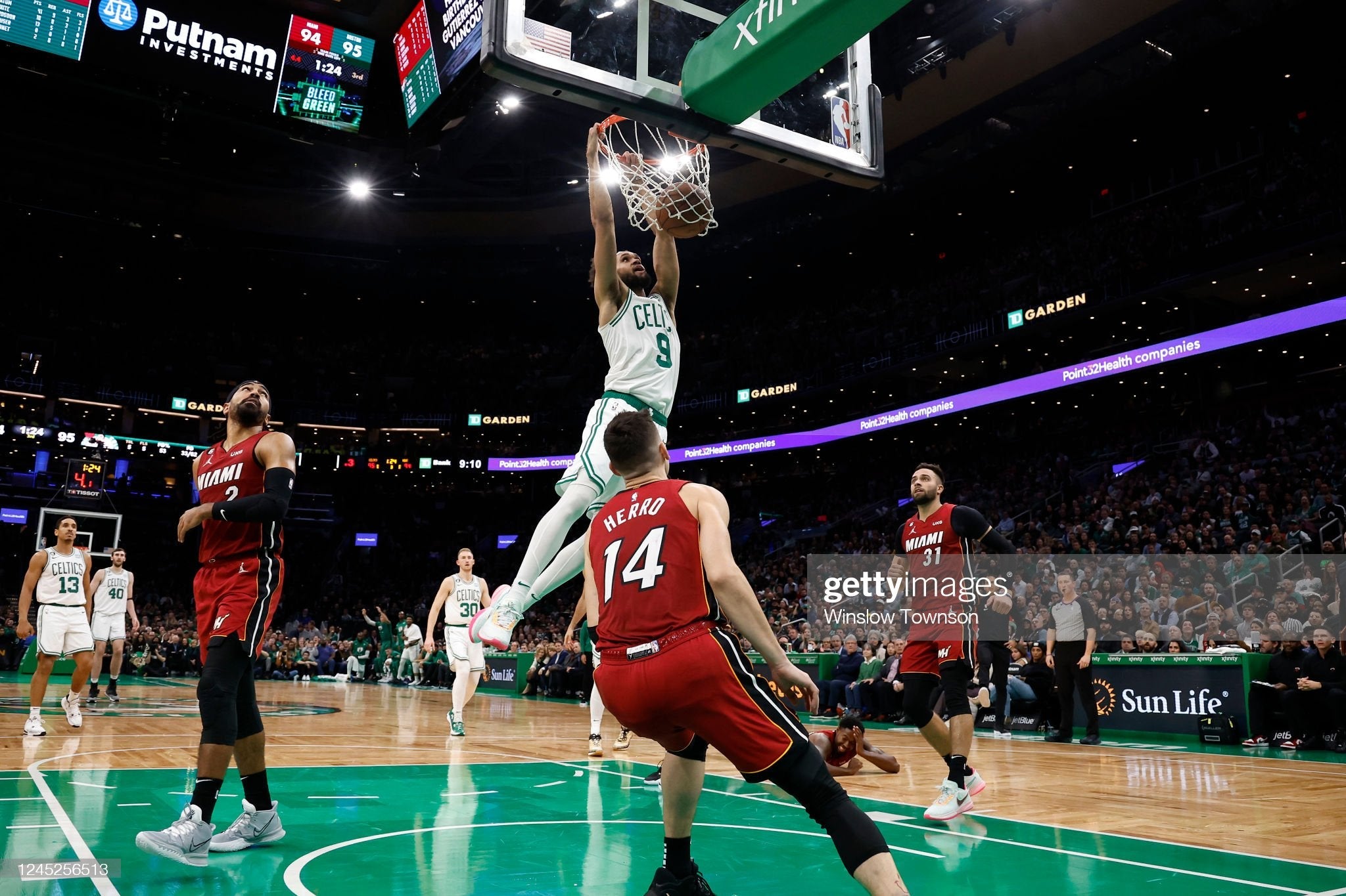 Derrick White Slam Dunk Boston Celtics Basketball Photo - Sports Collectibles, Sports Memorabilia, Sports Fan Shop, Sports Gifts