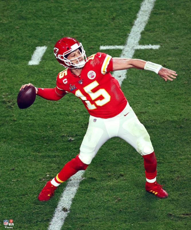 Patrick Mahomes Throwing Action Kansas City Chiefs 8" x 10" Football Photo - Sports Collectibles, Sports Memorabilia, Sports Fan Shop, Sports Gifts