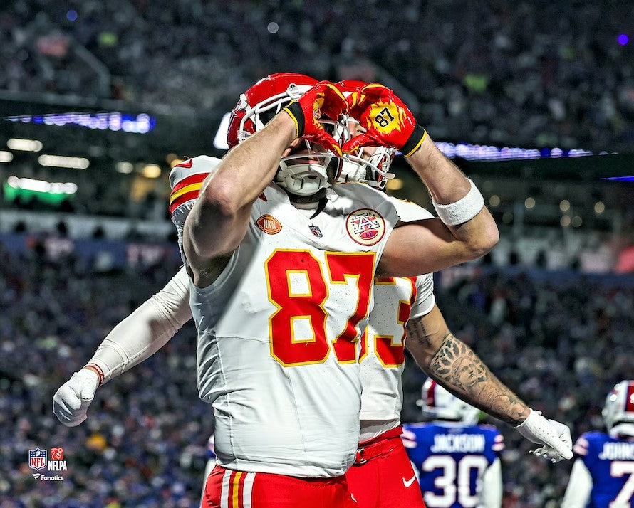 Travis Kelce Heart Hands Touchdown Kansas City Chiefs 8" x 10" Football Photo - Sports Collectibles, Sports Memorabilia, Sports Fan Shop, Sports Gifts