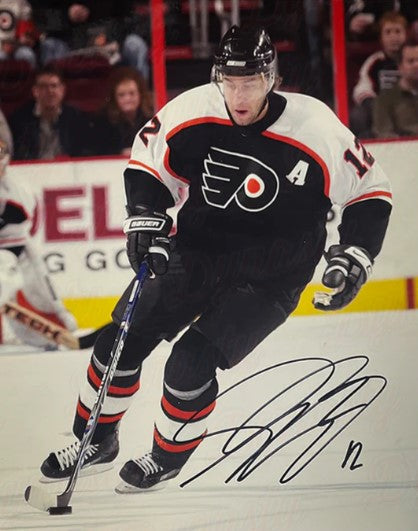 Simon Gagne in Action Philadelphia Flyers Autographed 8" x 10" Hockey Photo - Sports Collectibles, Sports Memorabilia, Sports Fan Shop, Sports Gifts