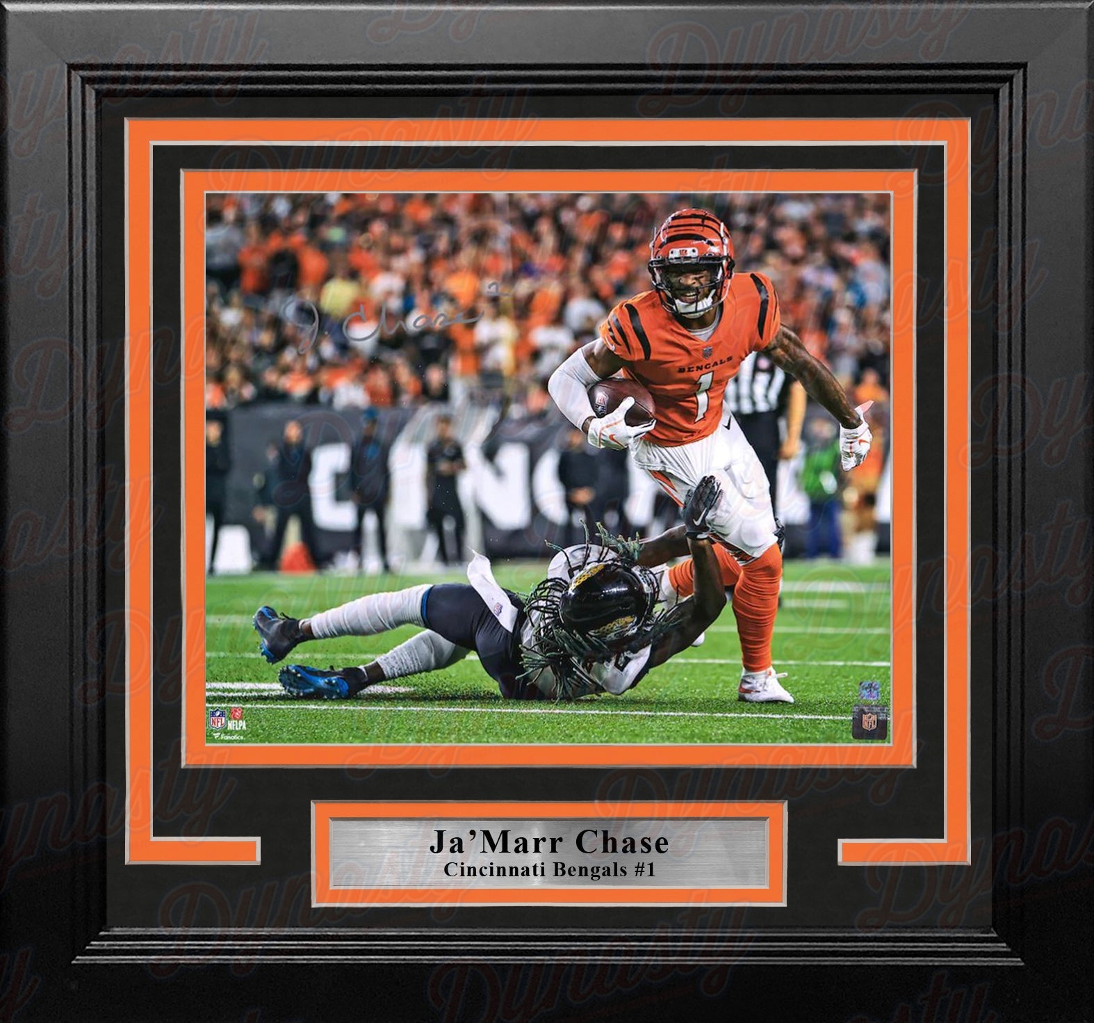 Ja'Marr Chase in Action Cincinnati Bengals Autographed 8" x 10" Framed Football Photo - Sports Collectibles, Sports Memorabilia, Sports Fan Shop, Sports Gifts