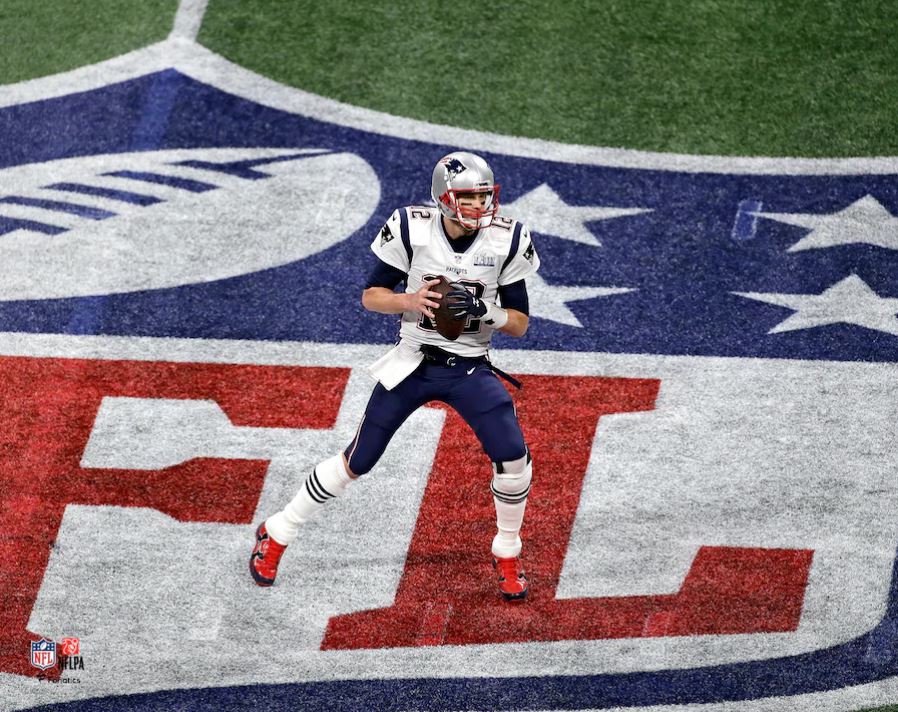 Tom Brady in Action New England Patriots 8" x 10" Football Photo - Sports Collectibles, Sports Memorabilia, Sports Fan Shop, Sports Gifts