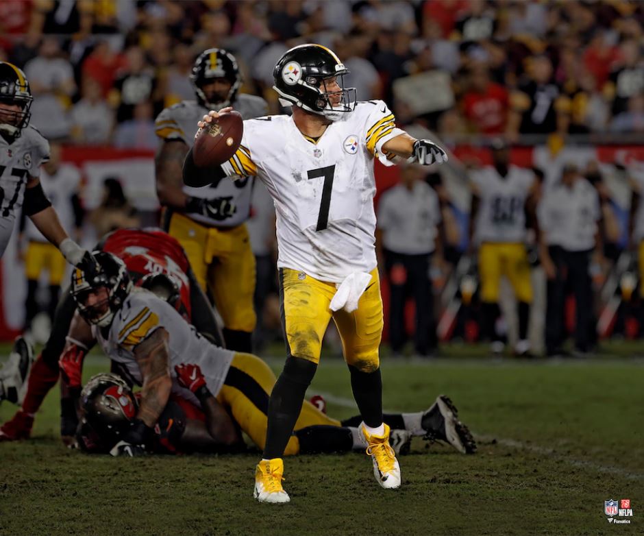 Ben Roethlisberger Blackout Action Pittsburgh Steelers 8" x 10" Football Photo - Sports Collectibles, Sports Memorabilia, Sports Fan Shop, Sports Gifts
