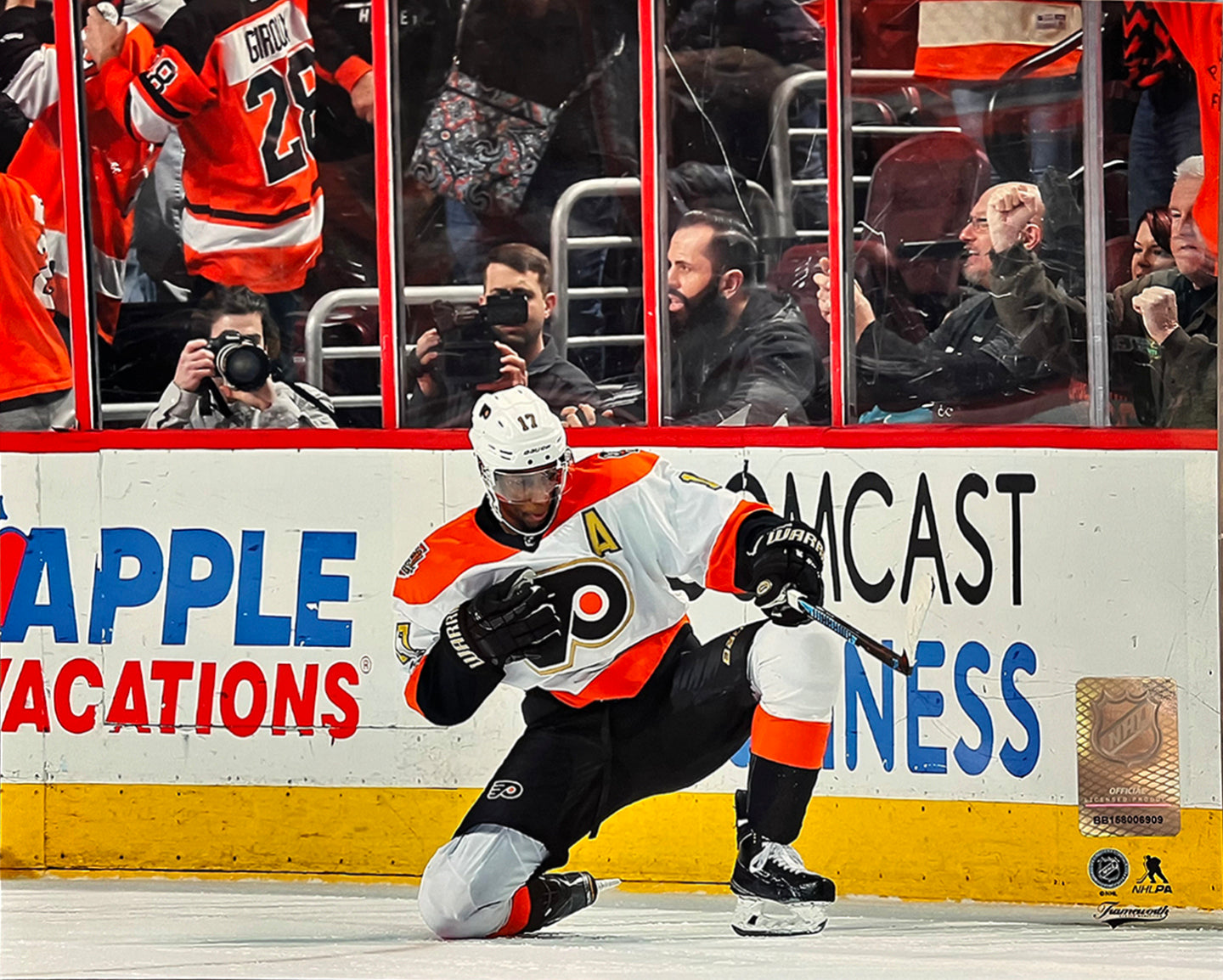 Wayne Simmonds Fist Pump Philadelphia Flyers 8" x 10" Hockey Photo - Sports Collectibles, Sports Memorabilia, Sports Fan Shop, Sports Gifts