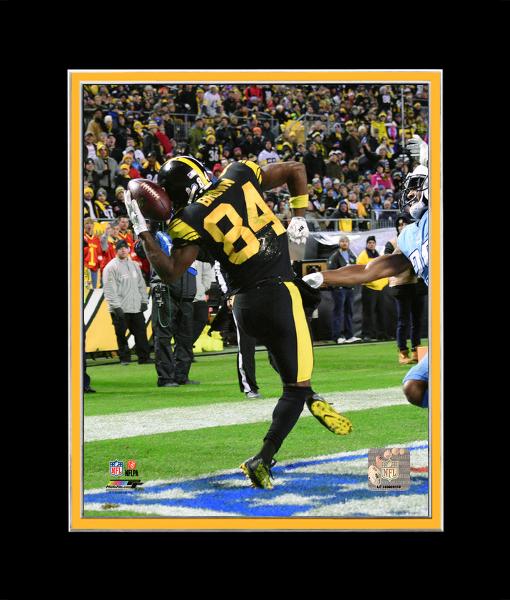 Pittsburgh Steelers Antonio Brown 8x10 Matted Photo Spotlight Action Helmet Catch