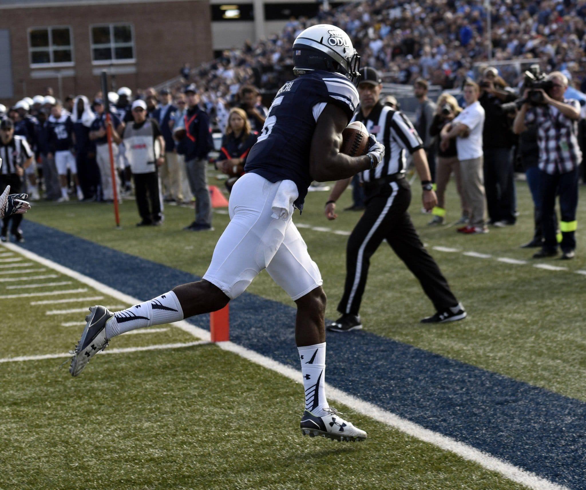 Old Dominion ODU Monarchs Zach Pascal 16x20 Photo (TipToe) - 757 Sports Collectibles